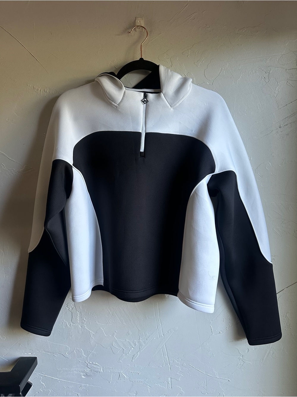 J.Lindeberg Bonnie Hood Black White Colorblock Performance Scandi Golf Luxe Sz S